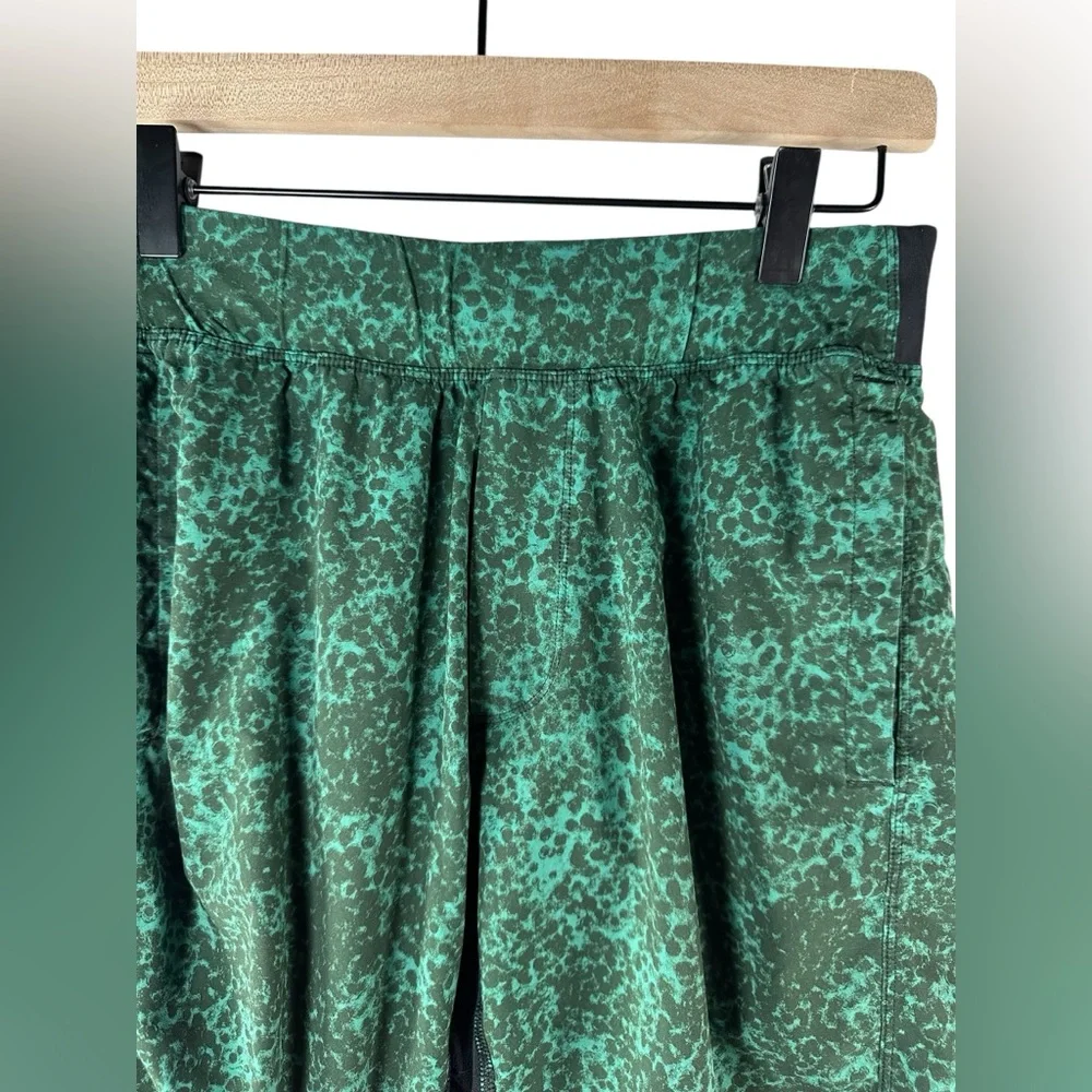 Lululemon T.H.E.‎ Short Green Pattern Men’s Size S Athletic Training Gym